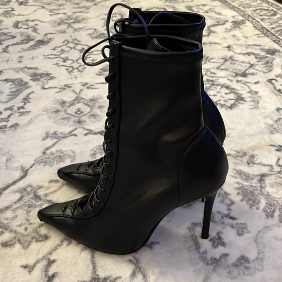 Shultz Lace Up Pointed Toe Stiletto Black Boots Napa Soft Stretch Size 7 - Picture 3 of 11